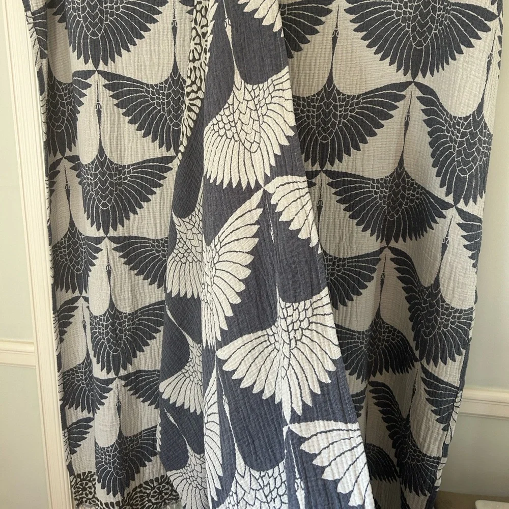 Flock Birds in Flight Cranes Throw Blanket 55x77 Luxury 100% Turkish Cotton NAVY - Picture 2 of 16